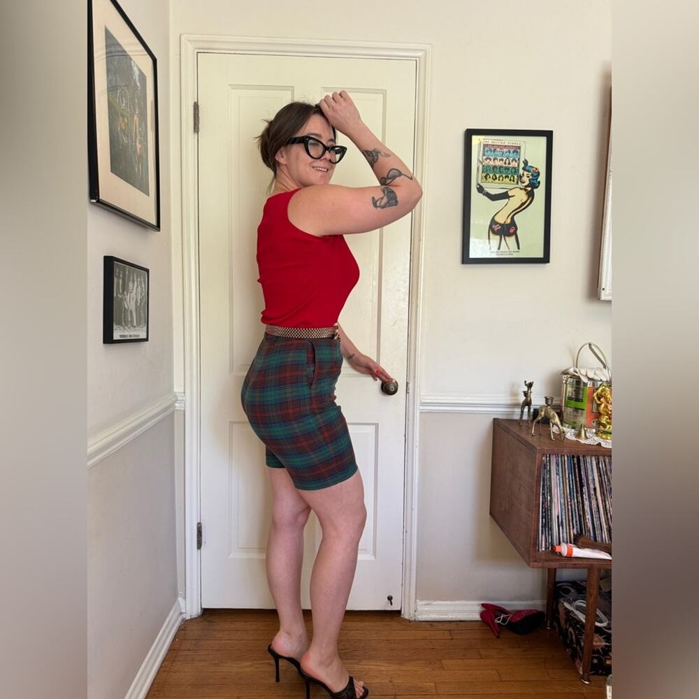 50s Vintage High Waisted Plaid Side Zip Shorts - Picture 2 of 8